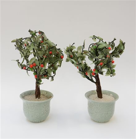 Due piante in vetro con base in porcellana color celadon Cina, sec. XX (h. 38...
