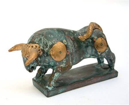 Arte del Sec. XX "Toro" scultura in terracotta smaltata in policromia e...