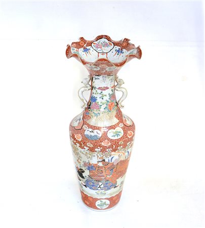 Vaso in porcellana policroma stile Imari (difetti e restauri)Giappone,...
