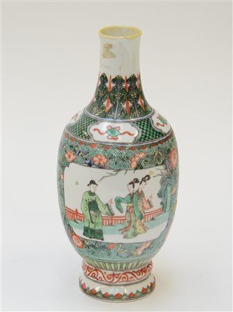 Vaso Famiglia Verde decorato con figure (difetti)Cina, sec. XX (h. 24 cm.)