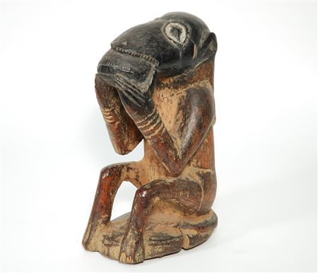 Figura zoomorfa. Yoruba, Nigeria, Africa. Legno, patina bruno chiara,...