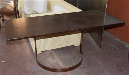 Tavolo consolle con piano in legno e gambe in metallo laccato marrone di...