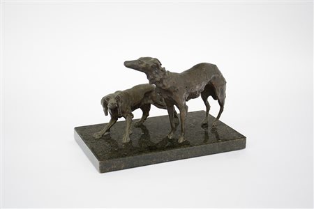 Gruppo scultoreo in bronzo raffigurante cani su basamento in marmo nero,...