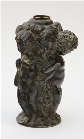 Ignoto, scultura in bronzo raffigurante giochi di putti. Sec. XIX (h cm 22)...