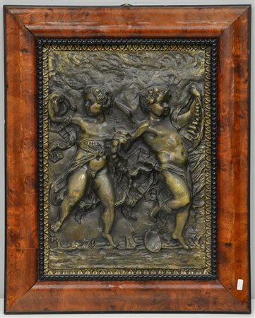 Placca in bronzo sec. XIX raffigurante putti (cm 34x25) in cornice (difetti)