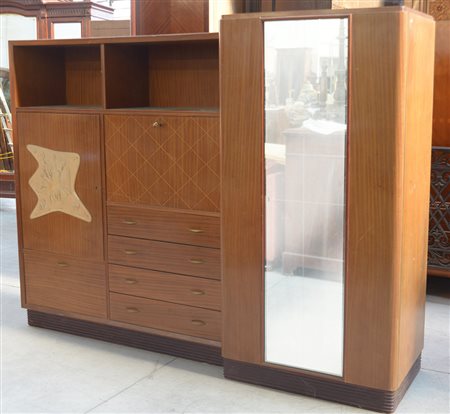 Credenza-mobile bar ad un'anta a specchio, tre sportelli e tre cassetti....