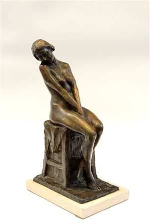 Capsoni "Nudo di donna seduta" scultura in bronzo su base in marmo (h cm 49)...