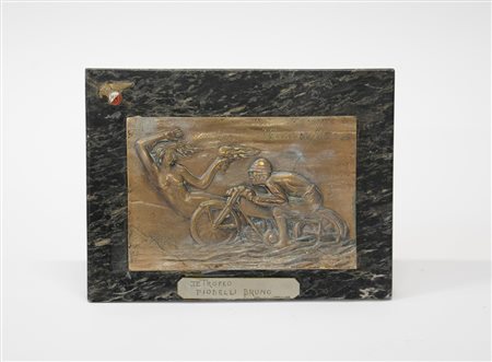 Trofeo motociclistico ad altorilievo in bronzo montato su strutttura in...