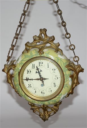 Orologio da parete con cassa in ceramica decorata a fiori e guarnizioni in...