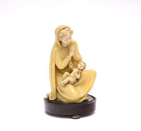 Scultura in resina raffigurante Madonna con bambino (h cm 26) base in legno...