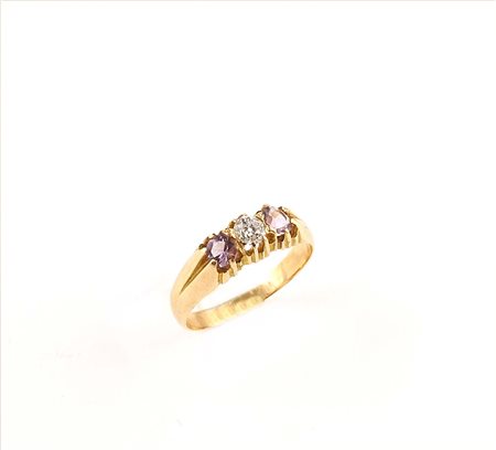 Anello in oro giallo 14kt con incastonato un diamante taglio brillante per...