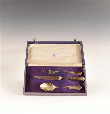 Set posatine bimbo in argento, gr. 65 circa, entro custodia.