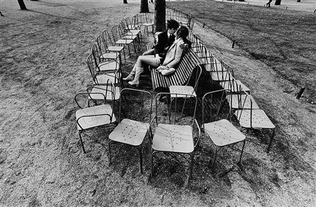 MARIO DE BIASI (1923 - 2013)Parigi 1970Stampa fotografica vintage alla...