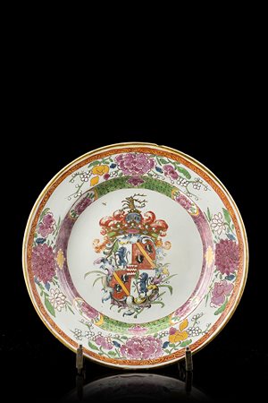 Manifattura di Felice Clerici, Milano 1760/80. Piatto tondo in maiolica a...