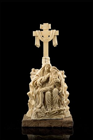 Artista tedesco, secolo XVI. Gruppo scultoreo in avorio raffigurante Cristo...