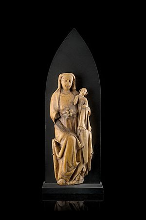 Arte del secolo XVI "Madonna con Bambino" scultura in avorio (h. cm 11)...