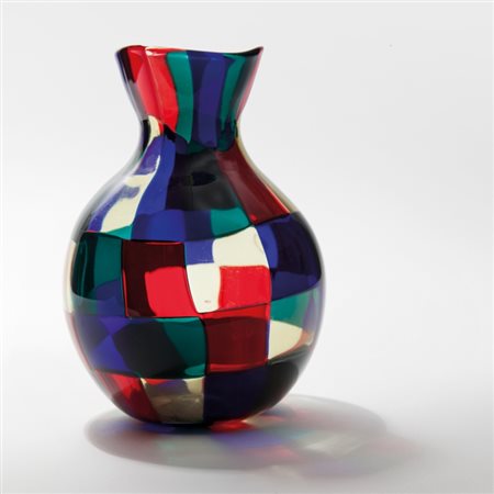 FULVIO BIANCONI, VENINIUn vaso in vetro pezzato, modello 4913, variante...