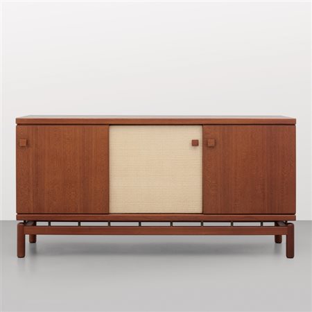 ILMARI TAPIOVAARA Una credenza, anni '50. Legno di teak, legno impiallacciato...