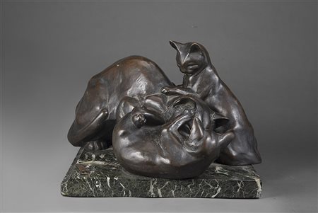 Ignoto"Gatta con cuccioli" scultura in bronzo (cm 40x27x40) poggiante su...