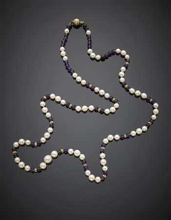 Collana lunga a scalare di perle coltivate bianche alternate a boules di...