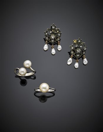 Lotto composto da due anelli in oro bianco con perle, dei quali uno contrarie...