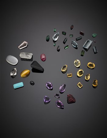 Quattro bustine di gemme varie.-ENFour envelopes with various gems.