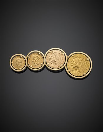 Una spilla in oro giallo e rosa con quattro monete americane, g 22,52, lungh....