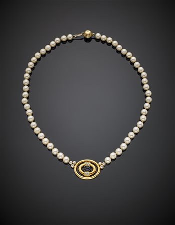 Collana di perle coltivate di mm 7/7,5 con centrale in oro giallo, diamanti e...
