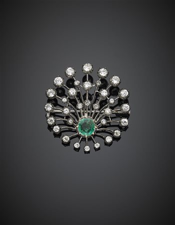 Broche in oro rodiato bianco e argento, diamanti per complessivi ct. 3,70...