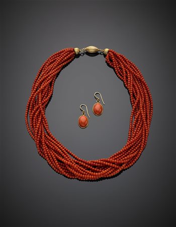 Demi parure in corallo rosso composta da collier a dodici fili di boules di...