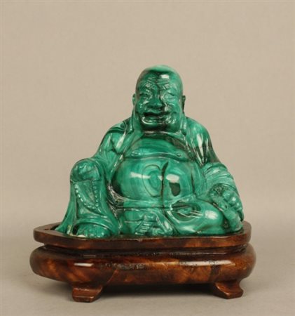 Scultura in malachite su base di legno raff. ''BUDDHA''. Cina. Inizi XX...