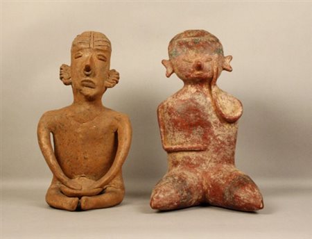 Firmato, datato. Due antiche sculture colombiane in terracotta. Mis. Alt. cm....