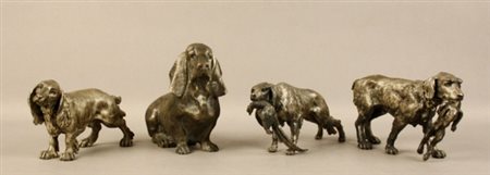 Firmato, datato. Quattro sculture in argento raff. ''CANI'', gr. 1900....