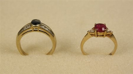 Firmato, datato. Due anelli di cui uno in oro giallo con rubino, gr. 4, ct....