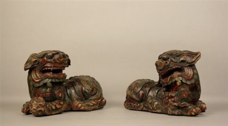 Coppia di sculture in legno laccato raff. ''CANI DI FO''. Cina. XIX secolo....