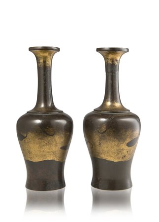 Coppia di vasi in bronzo (difetti)Cina, dinastia Ming (1368-1644)(h. 21...