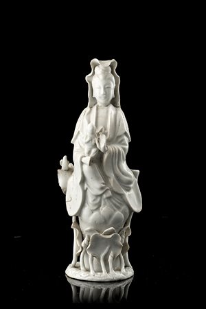 Guanyin con fanciullo in porcellana Blanc-de-Chine (difetti e mancanze)Cina,...