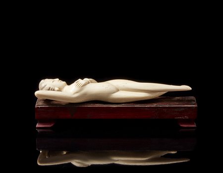 Modello di doctor's lady in avorioCina, secolo XX(l. 18 cm.)-ENAn ivory...