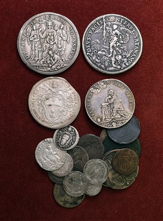 PAPALI. Da Innocenzo XII a Clemente XII. 27 monete, di cui 16 in argento.
