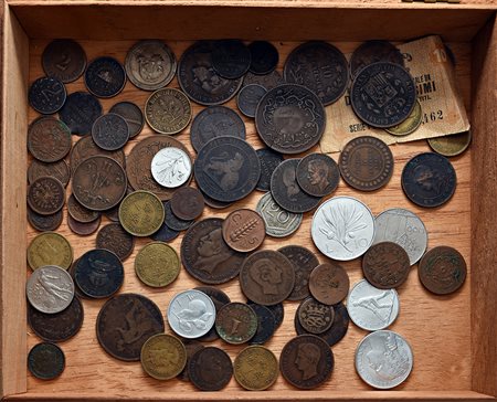 VARIE. Alcune decine di monete italiane ed estere.