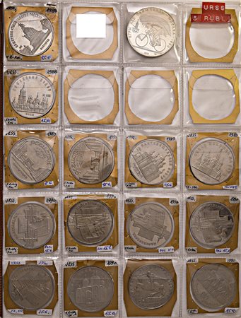 U.R.S.S. Circa 900 monete in metalli vari, in 5 album.