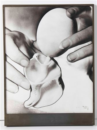 Man Ray (1890-1976) The Egg and the Shell, 1973 stampa in bianco e nero...