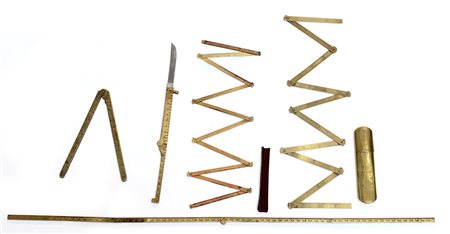 Lotto composto da cinque misure pieghevoli in ottone-ENFive brass folding rulers