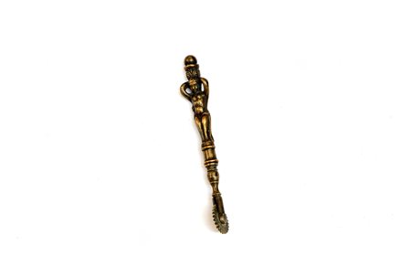 Rondella da pasta con cariatide in ottone fuso-ENA figural brass pastry jigger