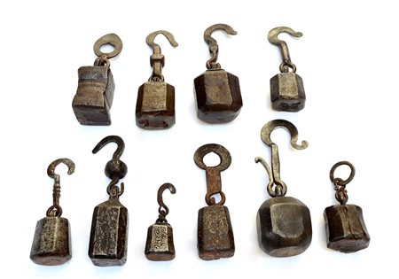 Lotto composto da dieci pesi in ferro-ENTen iron weights