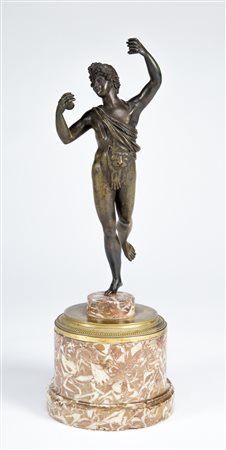 MANIFATTURA DEL XIX SECOLO Danzatore in bronzo con base in marmo non...