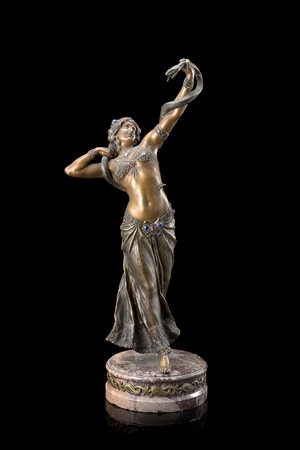 "Cleopatra" Scultura in bronzo con applicazione di strass rossi, blu e...