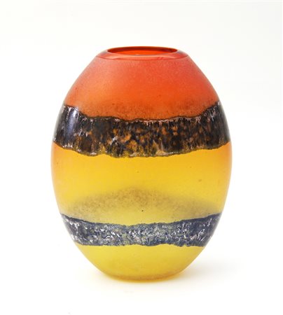 Alfredo Barbini (Murano 1912 - Murano 2007)Vaso ovoidale in vetro soffiato...