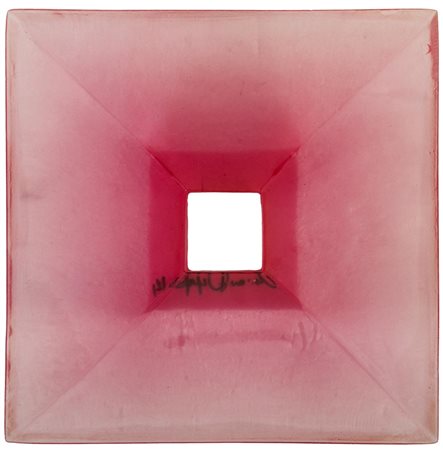 CHIARA DYNYS (1958) Senza titolo 2014 Fusione di metacrilato 25 x 25 x 6 cm...