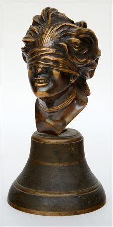 Ignoto "Dea bendata" scultura in bronzo poggiante su base a forma di campana